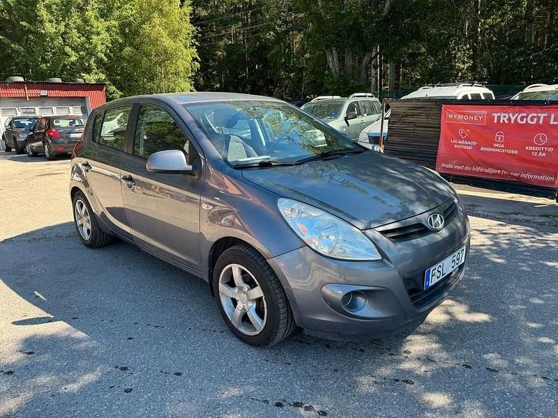 Mörkgrå Begagnad 2009 Hyundai i20 Select Halvkombi | 27 900 kr (Marknadspris) - Bild 1/4