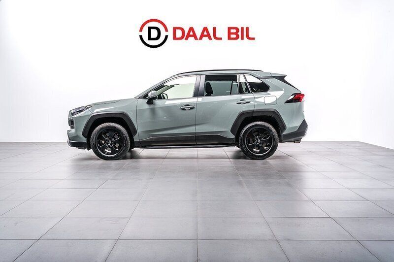Grön Begagnad 2022 Toyota RAV4 Hybrid SUV | 394 700 kr (Marknadspris) - Bild 1/4