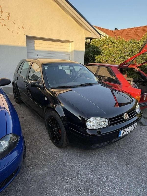 Svart Begagnad 2000 VW Golf IV GTI Halvkombi | 40 000 kr (Dyr) - Bild 1/4