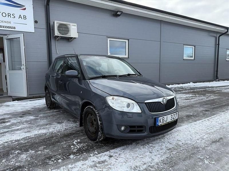 Begagnad Skoda Fabia 69 HK (50 kW) 2010 Grå