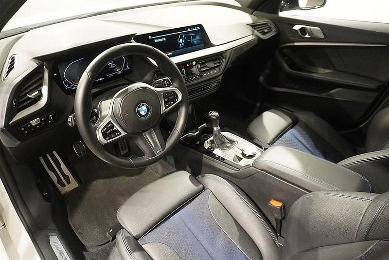 Begagnad BMW 118 M Sport 136 HK (100 kW) 2022 Vit Halvkombi