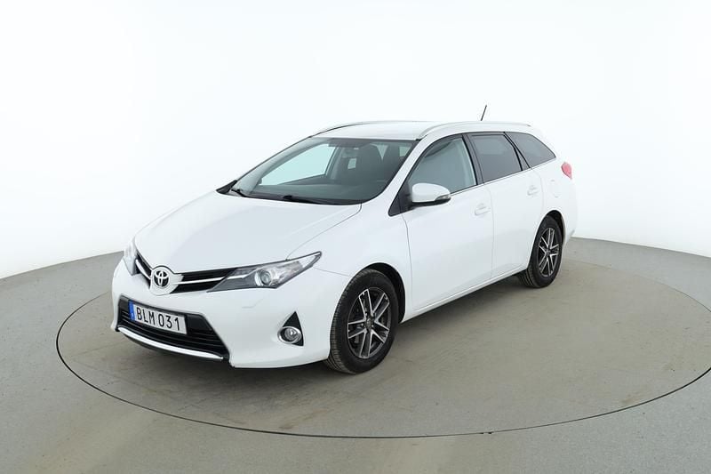 Vit Begagnad 2015 Toyota Auris Touring Sports Edition Kombi | 136 000 kr (Lite dyr) - Bild 1/4