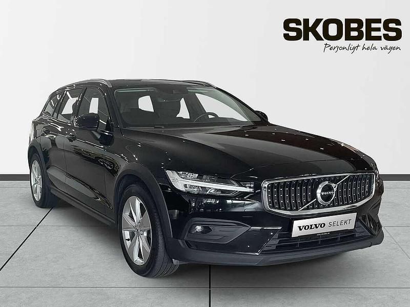 Begagnad 2022 Volvo V60 CC Kombi | 349 400 kr (Marknadspris) - Bild 1/3