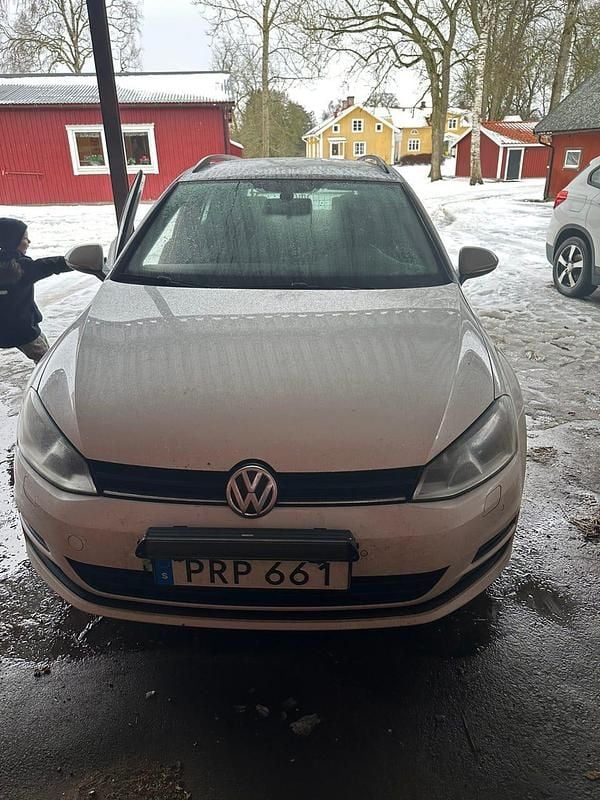 Vit Begagnad 2014 VW Golf VII | 55 000 kr (Marknadspris) - Bild 1/4