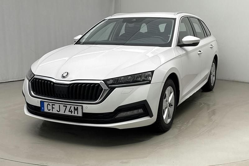 Vit Begagnad 2021 Skoda Octavia Kombi | 219 000 kr (Marknadspris) - Bild 1/4