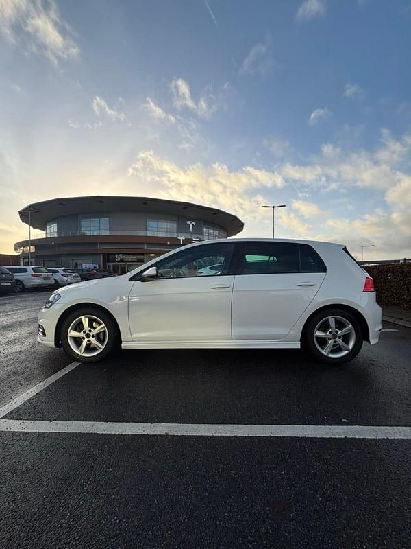 Begagnad 2016 VW Golf VII | 142 900 kr (Marknadspris) - Bild 1/4