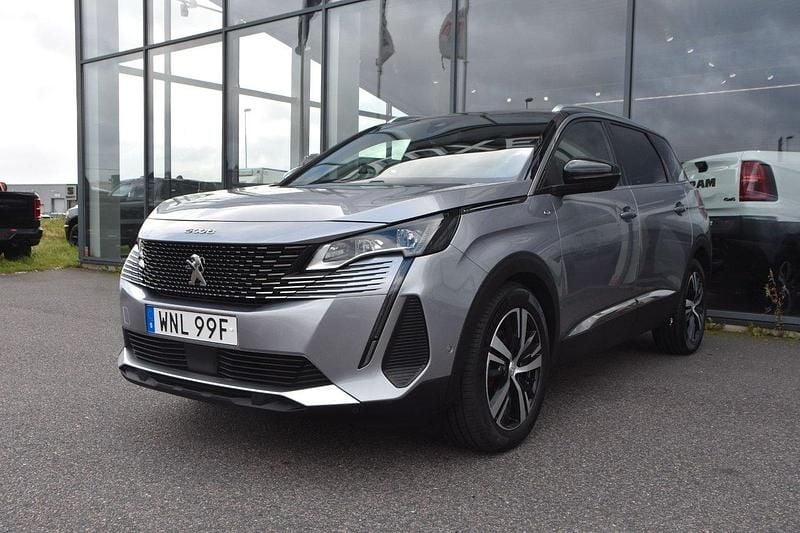 Grå Begagnad 2021 Peugeot 5008 GTi Minibuss | 269 000 kr (Marknadspris) - Bild 1/4