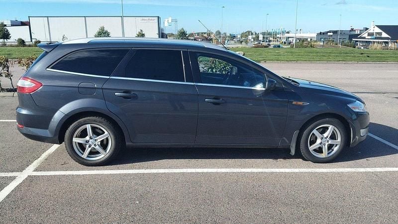Grå Begagnad 2010 Ford Mondeo Titanium Kombi | 17 500 kr (Marknadspris) - Bild 1/4