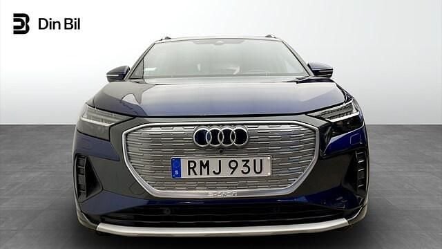 Begagnad Audi Q4 e-tron Advanced 219 kW (299 HK) 2022 Navarrablå metallic SUV