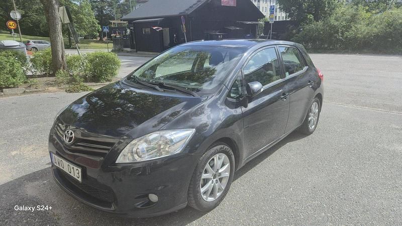 Svart Begagnad 2011 Toyota Auris Plus Halvkombi | 68 000 kr (Bra pris) - Bild 1/4