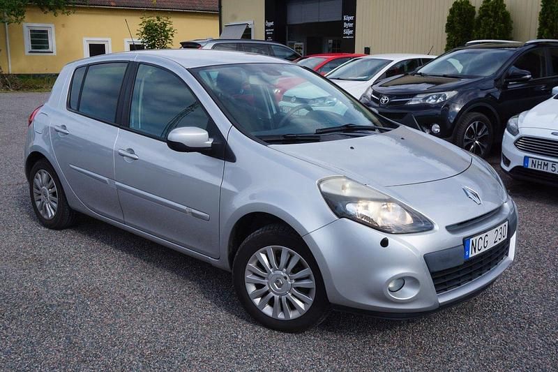 Silver Begagnad 2012 Renault Clio R.S. Halvkombi | 69 900 kr (Dyr) - Bild 1/4
