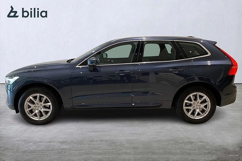 Begagnad Volvo XC60 Momentum 253 HK (186 kW) 2021 Mörkblå SUV