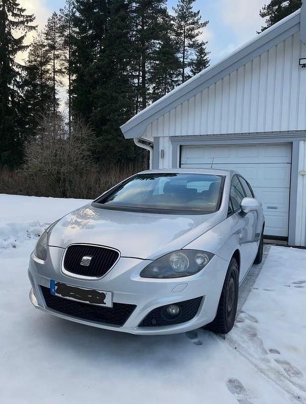 Begagnad Seat Leon 102 HK (75 kW) 2011 Halvkombi