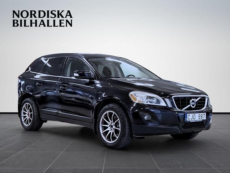 Svart Begagnad 2010 Volvo XC60 Momentum SUV | 99 795 kr (Bra pris) - Bild 1/4