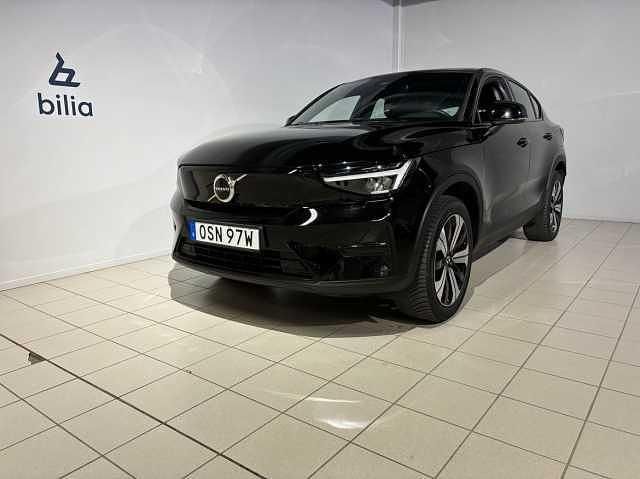 Svart Begagnad 2022 Volvo C40 Core SUV | 339 900 kr (Marknadspris) - Bild 1/3