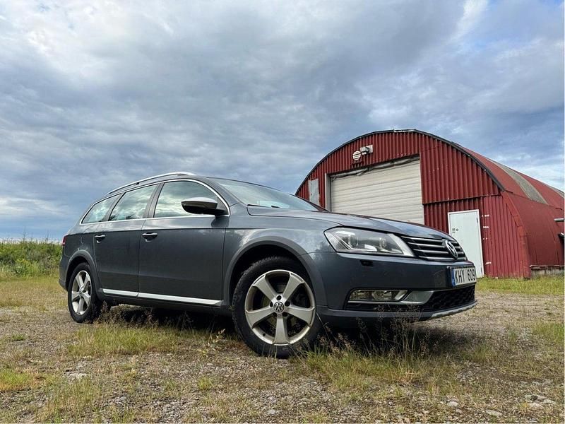Grå Begagnad 2014 VW Passat Alltrack Kombi | 100 000 kr (Marknadspris) - Bild 1/4