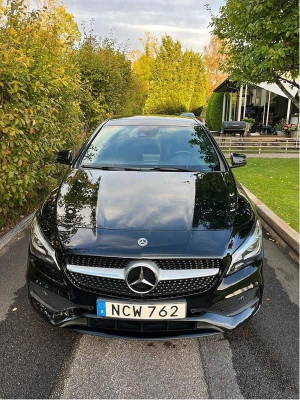Svart Begagnad 2019 Mercedes CLA220 Shooting Brake AMG Kombi | 235 000 kr (Marknadspris) - Bild 1/4