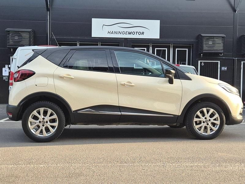 Flerfärgad Begagnad 2019 Renault Captur SUV | 139 000 kr (Bra pris) - Bild 1/4