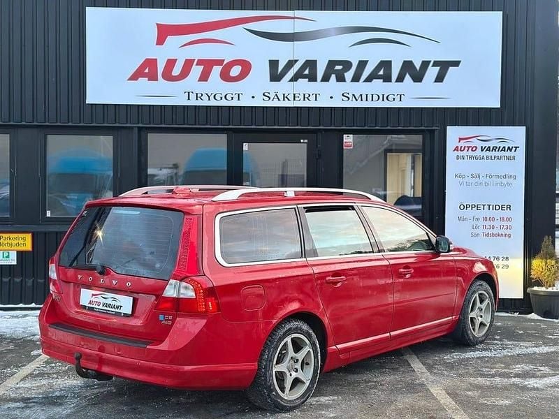 Begagnad Volvo V70 Summum 185 HK (136 kW) 2009 Röd Kombi