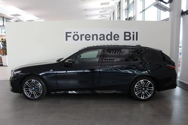 Begagnad BMW 530 M Sport 190 HK (139 kW) 2025 Carbon svart metallic Kombi