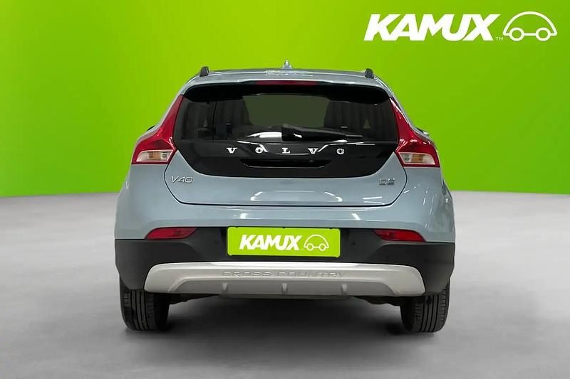 Begagnad Volvo V40 120 HK (88 kW) 2017 Blå Halvkombi