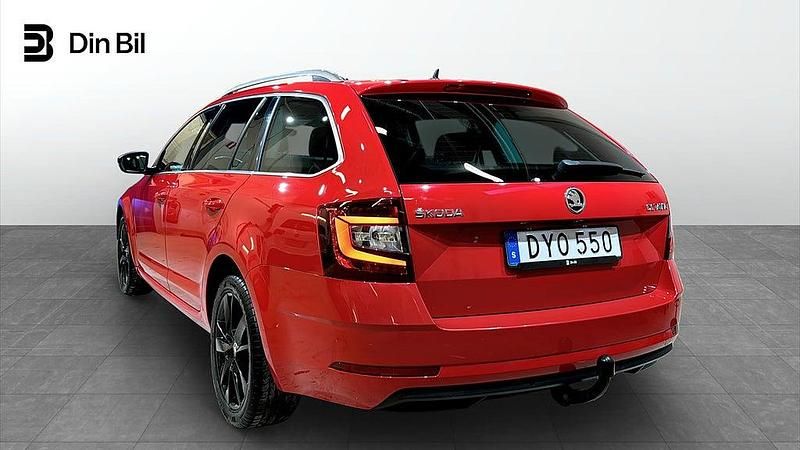 Begagnad Skoda Octavia Style 150 HK (110 kW) 2018 Corrida red Kombi