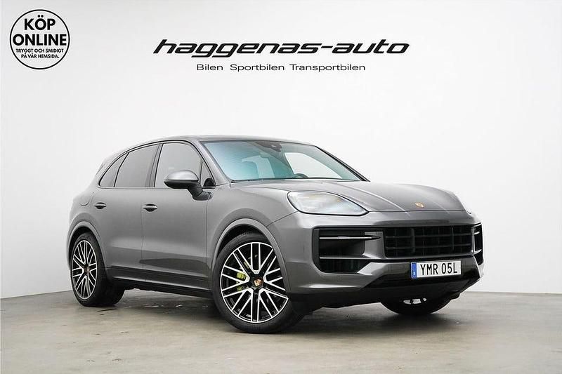 Grå Begagnad 2024 Porsche Cayenne SUV | 1 095 000 kr - Bild 1/4