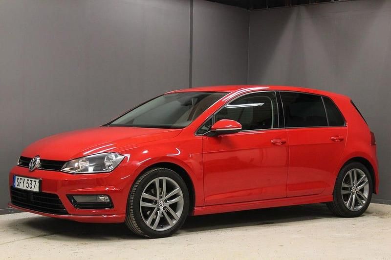 Begagnad VW Golf VII R-line 105 HK (77 kW) 2015 Röd Halvkombi