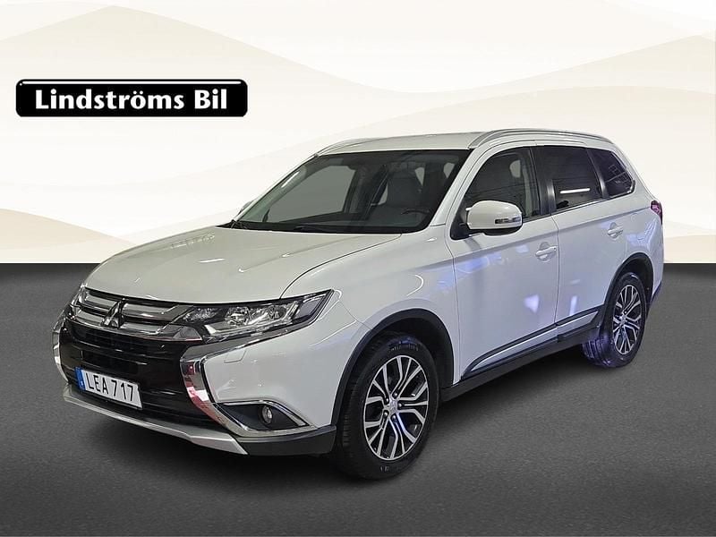 Vit Begagnad 2015 Mitsubishi Outlander SUV | 189 900 kr (Dyr) - Bild 1/3