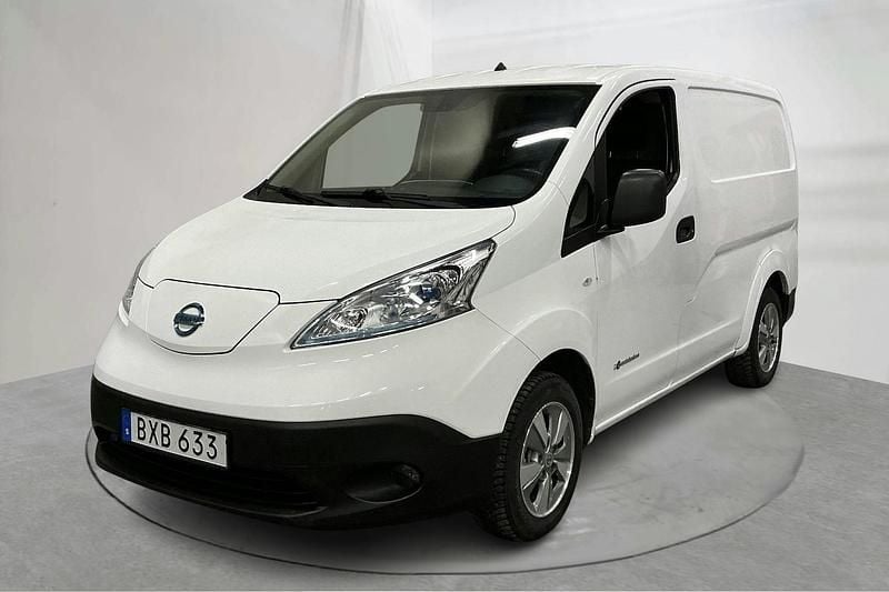 Vit Begagnad 2018 Nissan e-NV200 Van | 99 000 kr (Superpris) - Bild 1/4