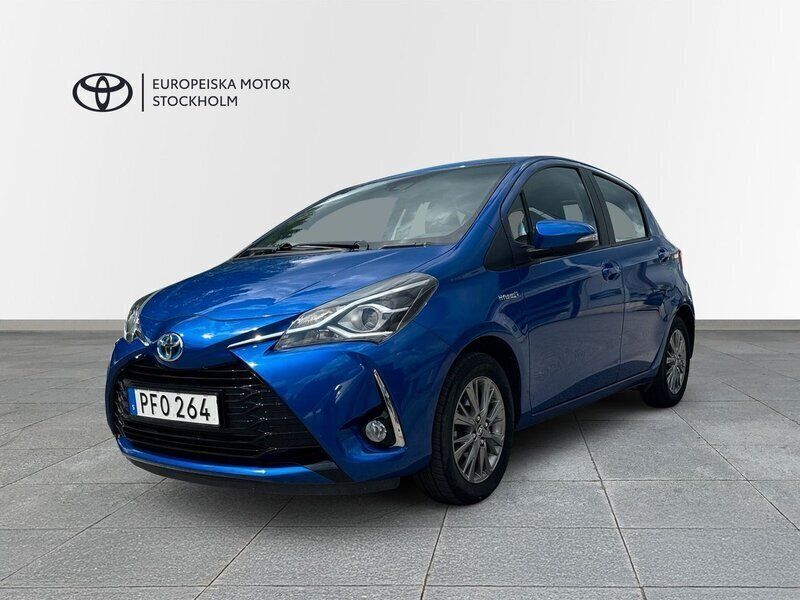 Blå Begagnad 2017 Toyota Yaris Hybrid Active Halvkombi | 159 900 kr (Marknadspris) - Bild 1/3