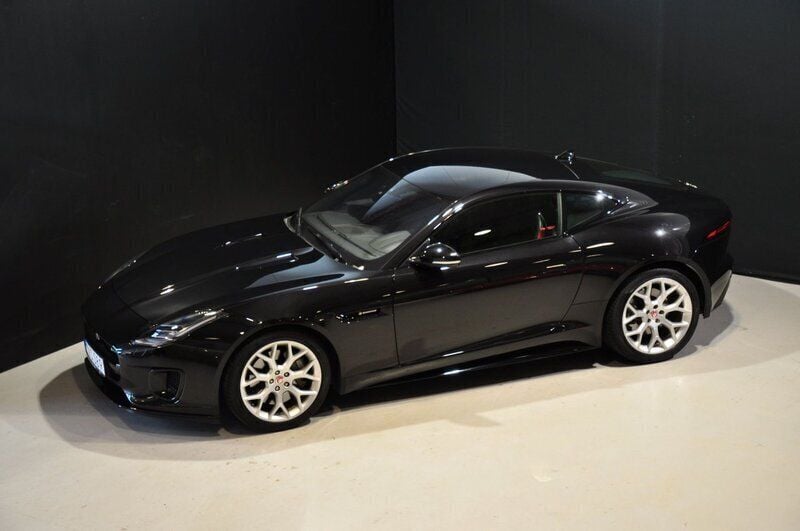 Svart Begagnad 2018 Jaguar F-Type R-Dynamic Sportkupé | 499 000 kr - Bild 1/4