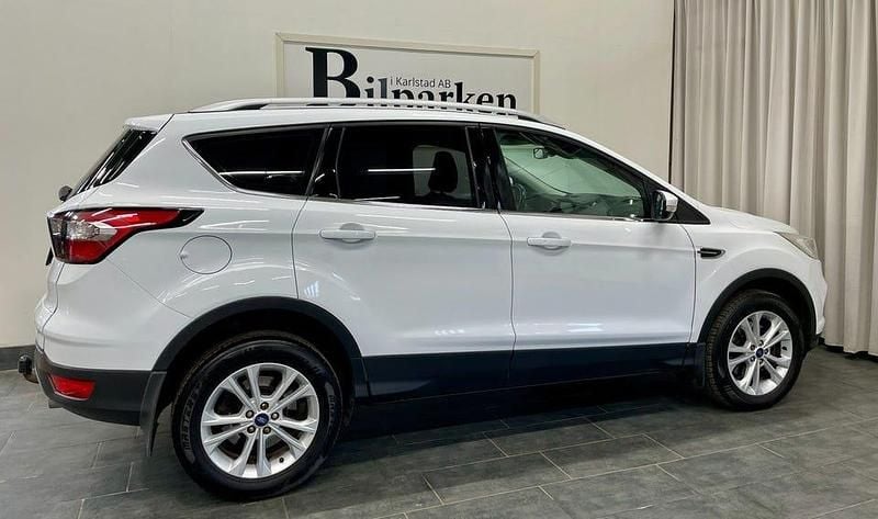 Begagnad Ford Kuga Titanium 150 HK (110 kW) 2017 Vit SUV