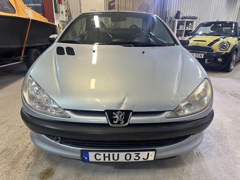 Begagnad Peugeot 206 CC 109 HK (80 kW) 2002 Grå Cab