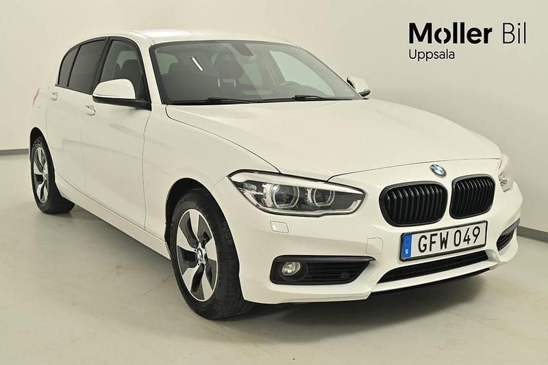 Vit Begagnad 2016 BMW 118 Advantage Halvkombi | 119 000 kr (Superpris) - Bild 1/4