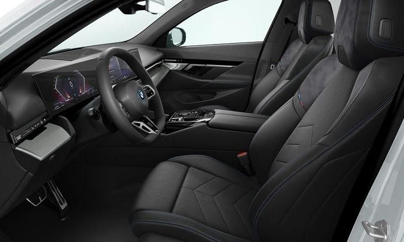 Ny BMW 530 M Sport 299 HK (219 kW) 2025 M brooklyn grey metallic Kombi