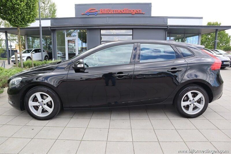 Svart samma som bilen Begagnad 2015 Volvo V40 Kombi | 114 900 kr (Bra pris) - Bild 1/4