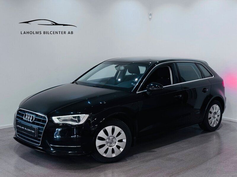 Svart Begagnad 2015 Audi A3 Sportback Attraction Halvkombi | 129 900 kr (Marknadspris) - Bild 1/4