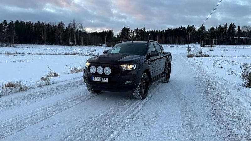 Svart Begagnad 2018 Ford Ranger Wildtrack Pickup | 249 500 kr (Marknadspris) - Bild 1/4