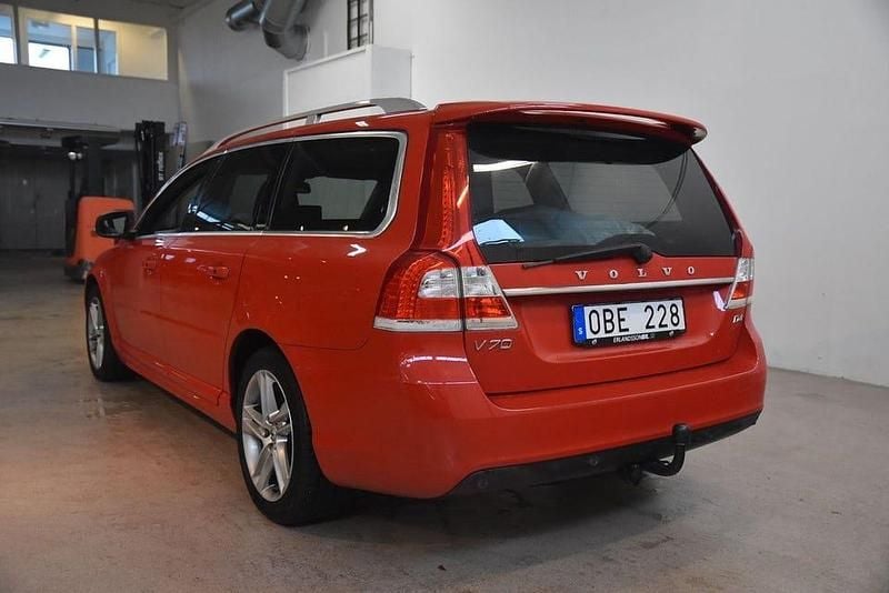 Begagnad Volvo V70 Summum 163 HK (119 kW) 2013 Röd Kombi