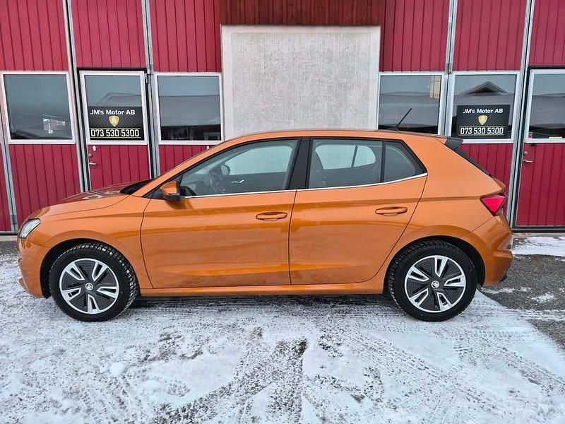 Begagnad Skoda Fabia Style 110 HK (80 kW) 2023 Orange Halvkombi