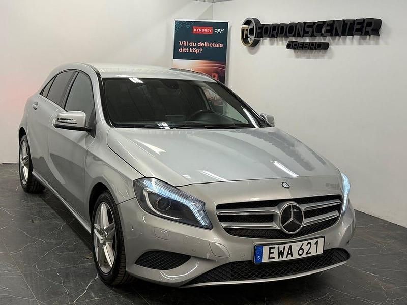 Silver Begagnad 2015 Mercedes A180 Urban Halvkombi | 119 900 kr (Marknadspris) - Bild 1/4
