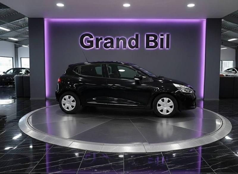 Begagnad Renault Clio IV 73 HK (53 kW) 2014 Svart