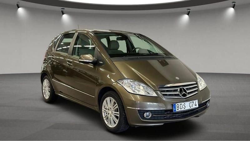 Brun Begagnad 2010 Mercedes A180 Elegance Halvkombi | 89 900 kr (Dyr) - Bild 1/4