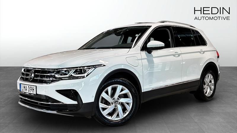 Vit (white) Begagnad 2022 VW Tiguan Elegance SUV | 329 900 kr (Bra pris) - Bild 1/4