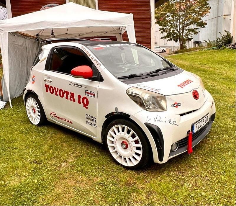 Vit Begagnad 2009 Toyota iQ Edition Halvkombi | 69 000 kr (Lite dyr) - Bild 1/4