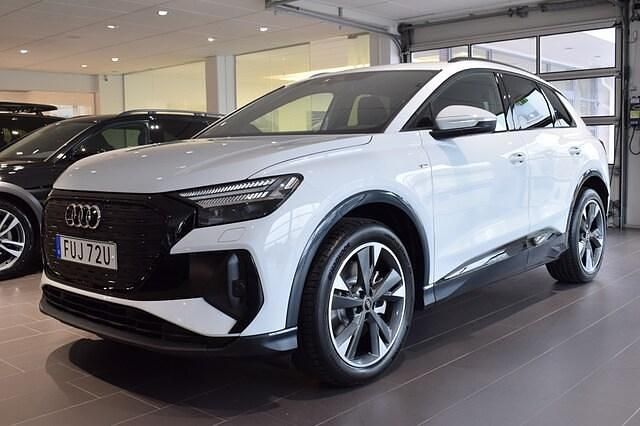 Vit (glaciärvit metallic) Begagnad 2024 Audi Q4 e-tron S-Line SUV | 619 000 kr - Bild 1/4