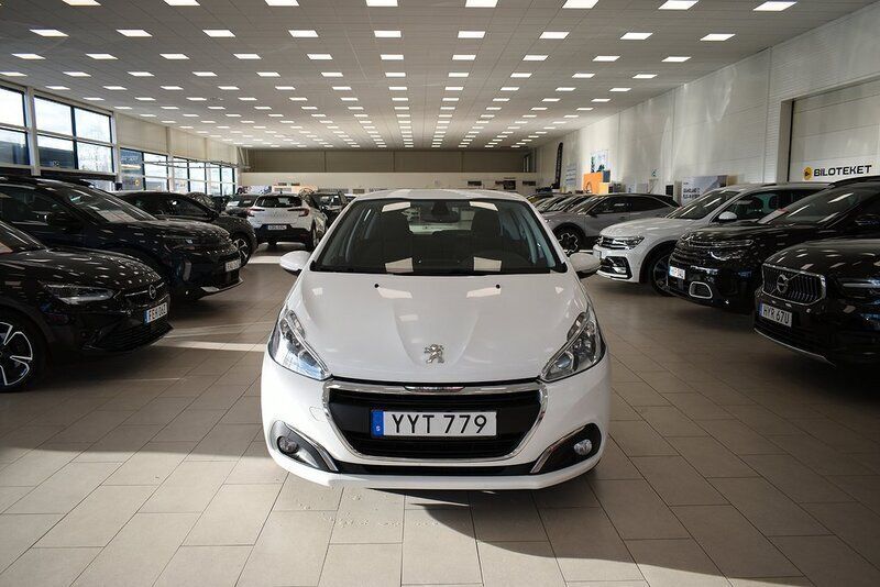 Vit Begagnad 2017 Peugeot 208 Halvkombi | 99 900 kr (Marknadspris) - Bild 1/4