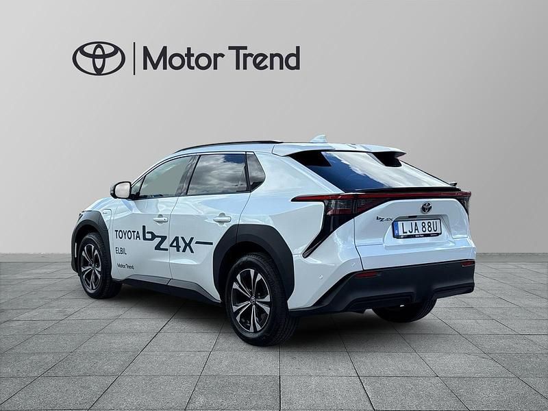 Begagnad Toyota bZ4X Executive 152 kW (207 HK) 2024 Vit SUV