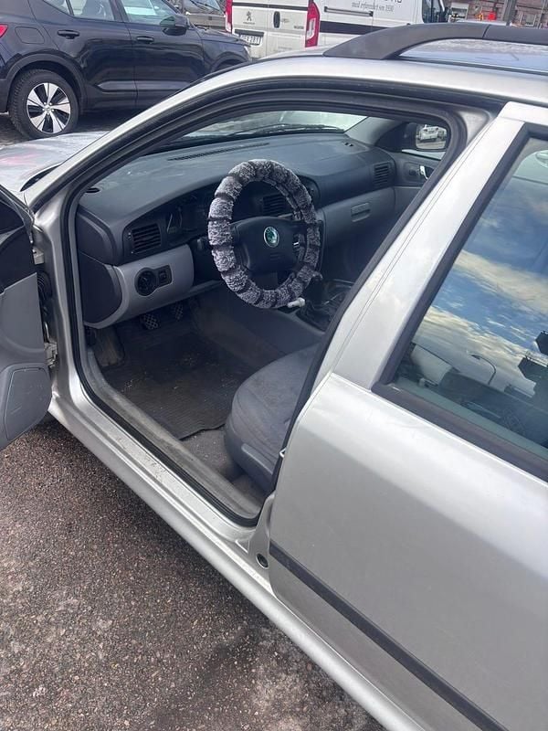 Begagnad Skoda Octavia Tour 102 HK (75 kW) 2001 Kombi